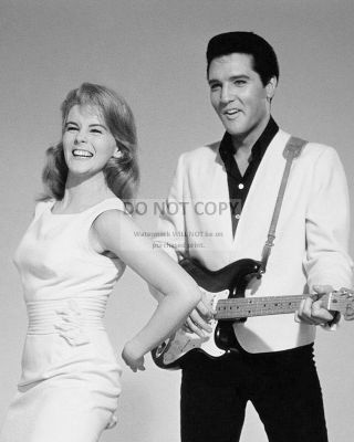 Elvis Presley & Ann - Margret In " Viva Las Vegas " - 8x10 Publicity Photo (da - 182)