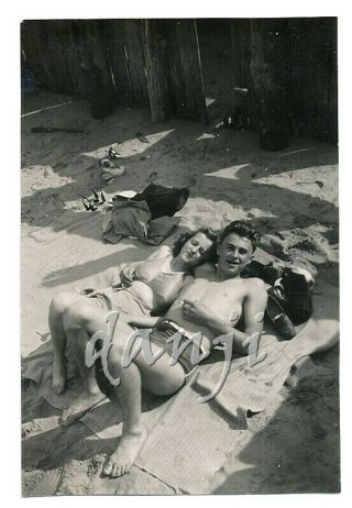 looking down on AFFECTIONATE swimsuit couple with FEET in the camera 1942 Photo 2