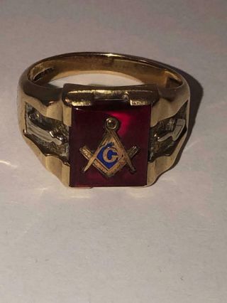 Mens 10kt Yellow Gold & Red Stone Masonic Ring Size 10