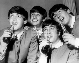The Beatles Drinking Coca - Cola Paul Mccartney John Lennon - 8x10 Photo (fb - 169)