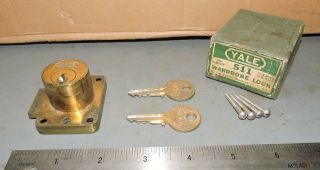 No.  511 Yale Pin Tumbler Wardrobe Cabinet Lock W/ 2 Keys,  4 Screws,  Box