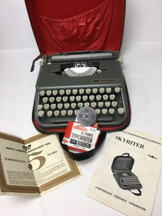 Vtg 1960 Smith Corona Skyriter Portable Typewriter With Leather Carrying Case
