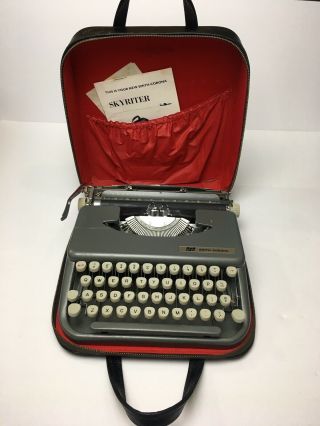 Vtg 1960 Smith Corona Skyriter Portable Typewriter With Leather Carrying Case 2