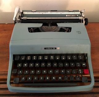 Vintage Olivetti Lettera 32 Portable Typewriter Aqua/green 1960s