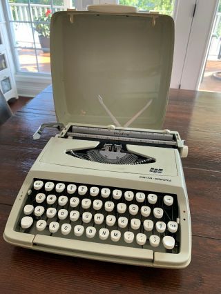 Smith Corona Profile Portable Typewriter With Hard Case Rare White 70’s Vintage