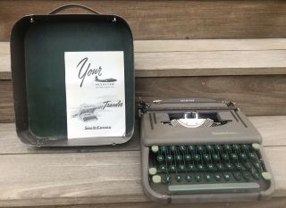 1953 Smith - Corona Skyriter Typewriter Lightweight Traveler Portable Vintage 50’s