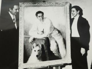 Bela Lugosi And Wife With Oil Painitng Of Bela And His Dog 8x10 Photo