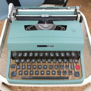 Olivetti Lettera 32 Portable Typewriter Made In Barcelona Spain