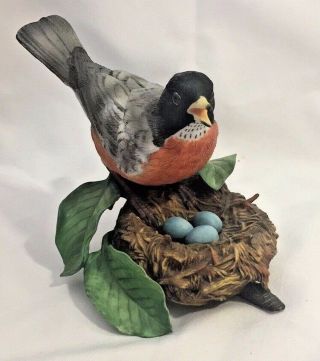 Lenox American Robin Fine Porcelain Figurine 1989.  Bird,  Nest,  Eggs 4 " H