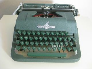 Vtg Underwood Universal Typewriter W/ Case - Art Deco Green