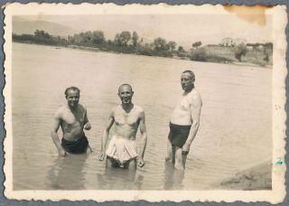 3 Seminude Men Bulge Trunks Standing In The Sea Gay Interest Vtg Photo 1940 