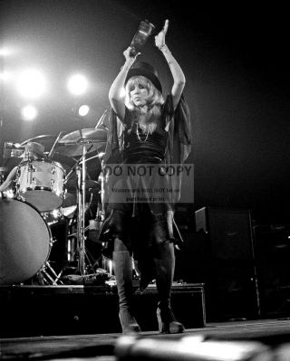 Stevie Nicks In Concert With Fleetwood Mac - 8x10 Publicity Photo (dd654)