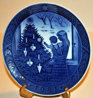 Royal Copenhagen Decorative Christmas Plate