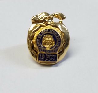 York City Gold Apple - Police Detective 19th Precinct (19 Pct) Lapel Pin