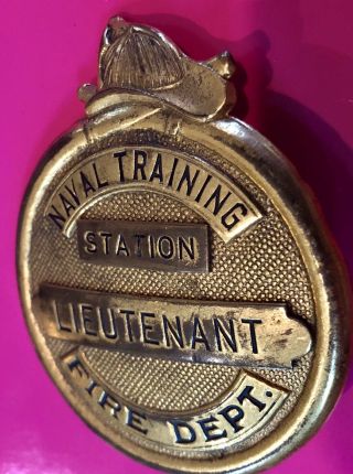 Rare Obsolete US Naval Training Station Fire Department Badge Chicago WWII USN 2
