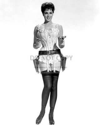 Charlene Holt In The 1966 Film " El Dorado " Pin Up - 8x10 Publicity Photo (da978)