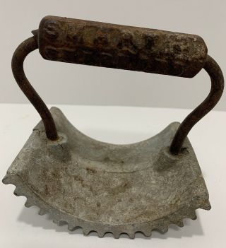 Antique Smart Brockville Cast Iron Fluting Iron Ontario,  Canada Estate Find
