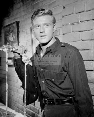 Robert Redford In The Tv Show " The Twilight Zone - 8x10 Publicity Photo (zy - 966)