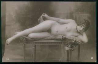 French Full Nude Woman Horizontal Pose Haivy Hair Old C1910 - 1920s Photo Postcard