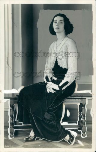 1930 Pretty 1930s Woman Models Velvet Frock Alencon Lace Press Photo