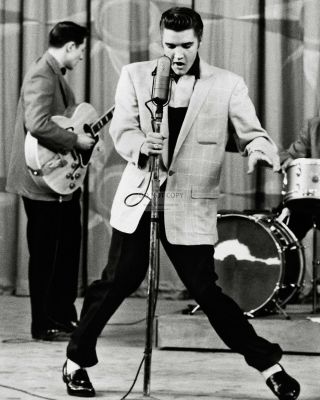 Elvis Presley Actor And Musician - 8x10 Publicity Photo (ep - 897)