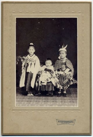 7309 1900s Japanese Old Photo / Portraits Of Little Girls & Samurai Boy W Naha