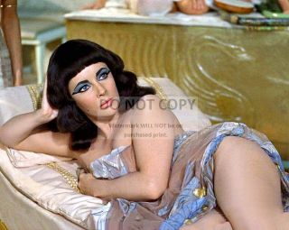 Elizabeth Taylor In The 1963 Film " Cleopatra " - 8x10 Publicity Photo (dd335)