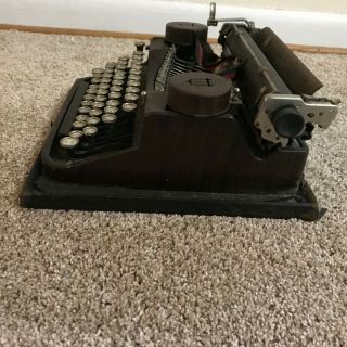 Vintage Underwood Standard Typewriter 6