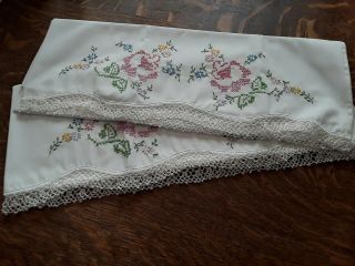 Vintage Standard Pillowcases Embroidered Flowers & Crochet Trim Set Of 2