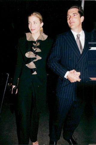 John F.  Kennedy Jr.  And The Wife Carolyn Bessette - Vintage Photo
