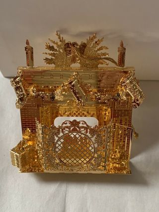 2005 Danbury Annual Christmas Ornament - Gold Plated - Festive Fireplace