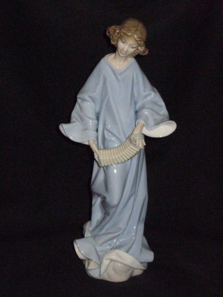 Lladro - " Angel With Accordion " 1323 - Retired
