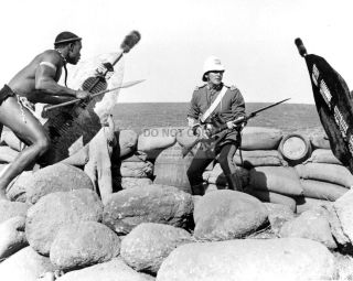 Michael Caine In The 1964 Film " Zulu " - 8x10 Publicity Photo (aa - 926)