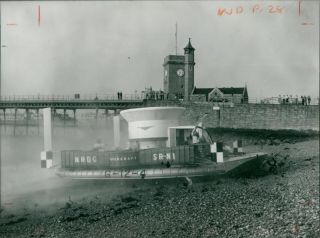 Hovercraft Lands At Dover After First Channel - Crossing - Vintage Photo