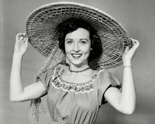 Betty White Actress And Comedian - 8x10 Publicity Photo (ab - 426)