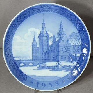 Royal Copenhagen 1953 Christmas Plate – Frederiksborg Castle
