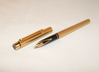 Vintage Sheaffer Targa Slim Gold Plated Fountain Pen - Model 1005 S -