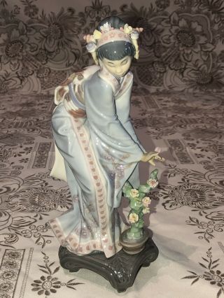 Lladro Japanese Geisha Mayumi Gloss Finish Figurine 1449