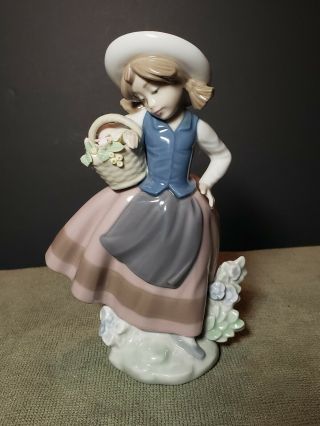 Lladro Figurine " Sweet Scent " Girl With Flowers 5221