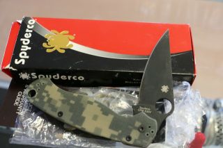 Spyderco Para Military2 Knife 3.  42 " Cpms30v Steel Blade Digital Camo G10 Handle