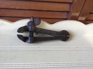 Antique Hand Pinch Vice Machinist Blacksmith Gunsmith Jeweler Cast Iron V C & Co