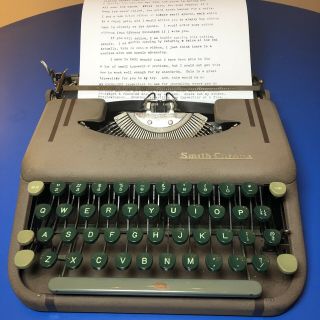 1953 Smith - Corona Skyriter Typewriter - Exterior And Keys Are Great - Platen Not