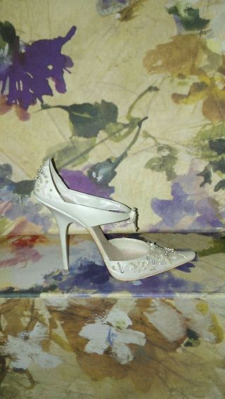 Just The Right Shoe By Raine.  Love And Cherish