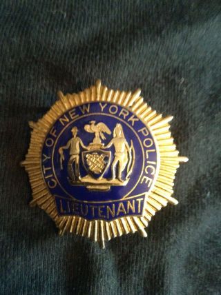{RARE} VINTAGE OBSOLETE CITY OF YORK POLICE LIEUTENANT BADGE - GREAT FIND 4