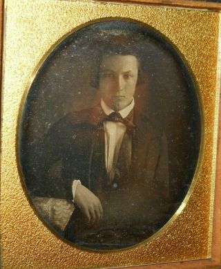 Early Era 1/6th Size Daguerreotype Image Of Handsome Young Man Half Case