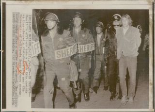 1970 Wire Photo Police Officers Santa Barbara Ca Custody Youth Arrest 8x10