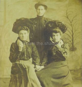 Cabinet Card Photo: Hand - Holding Affectionate Women W Cross - Dresser Lesbian Int