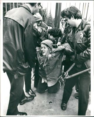 1980 Mormon Church Officer Bolt Cutters Demonstrator Arrest Police Photo 8x10