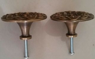 2 ANTIQUE SOLID BRASS SCREW ON LARGE ROUND KNOBS FLORAL DESIGN 2 