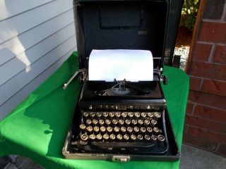 Antique Royal Portable Touch Control Typewriter Model 0 - - 514930 1938 & Case